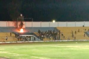 Trofeo Riau Bermarwah Batal Digelar, Massa Tak Dikenal Bakar Kursi Stadion